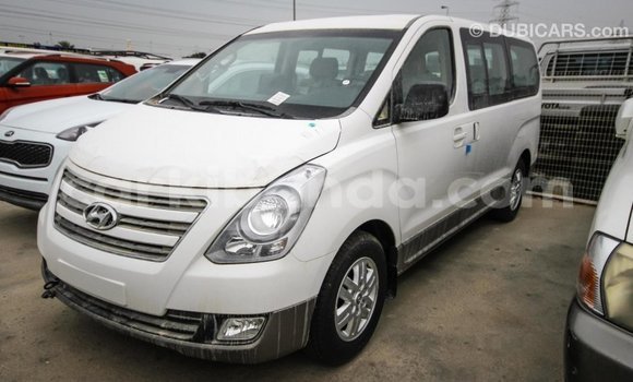 Gura Imported Hyundai Chorus White Ikamyo i Import - Dubai mu Uganda Gura Imported Hyundai Chorus White Ikamyo i Import - Dubai mu Uganda