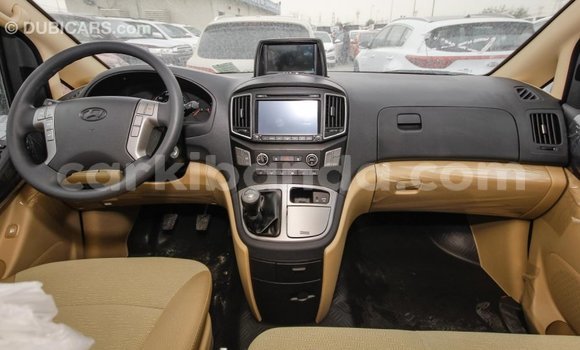 Gura Imported Hyundai Chorus White Ikamyo i Import - Dubai mu Uganda Gura Imported Hyundai Chorus White Ikamyo i Import - Dubai mu Uganda