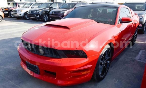 Acheter Import Voiture Ford Mustang Rouge à Import - Dubai, Ouganda Acheter Import Voiture Ford Mustang Rouge à Import - Dubai, Ouganda