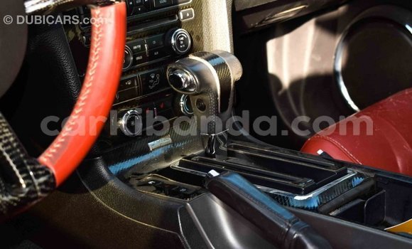 Acheter Import Voiture Ford Mustang Rouge à Import - Dubai, Ouganda Acheter Import Voiture Ford Mustang Rouge à Import - Dubai, Ouganda