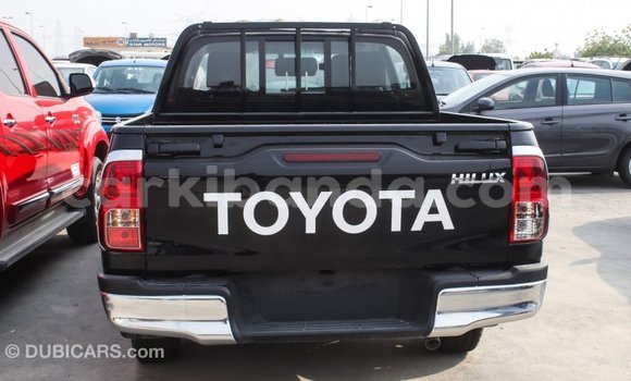 Acheter Import Voiture Toyota Hilux Noir à Import - Dubai, Ouganda Acheter Import Voiture Toyota Hilux Noir à Import - Dubai, Ouganda