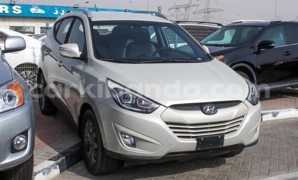 Nunua Imported Hyundai Tucson Beige Gari ndani ya Import - Dubai nchini Uganda Nunua Imported Hyundai Tucson Beige Gari ndani ya Import - Dubai nchini Uganda