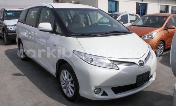 Nunua Imported Toyota Previa Nyeupe Gari ndani ya Import - Dubai nchini Uganda Nunua Imported Toyota Previa Nyeupe Gari ndani ya Import - Dubai nchini Uganda