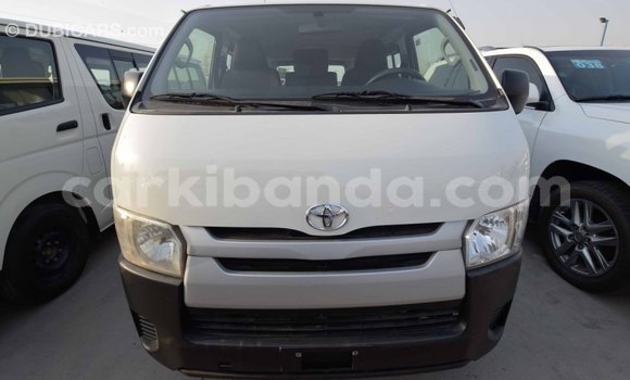 Nunua Imported Toyota Hiace Nyeupe Gari ndani ya Import - Dubai nchini Uganda Nunua Imported Toyota Hiace Nyeupe Gari ndani ya Import - Dubai nchini Uganda