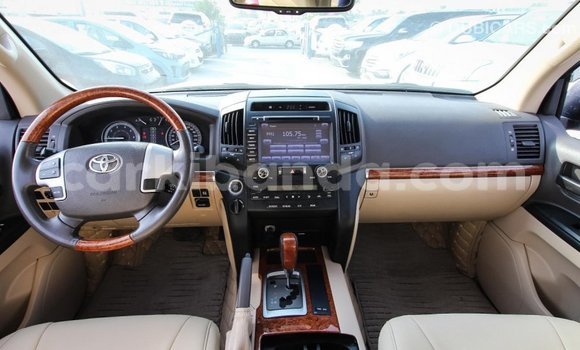 Buy Import Toyota Land Cruiser White Car in Import - Dubai in Uganda Buy Import Toyota Land Cruiser White Car in Import - Dubai in Uganda