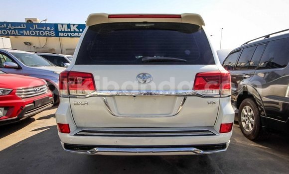 Buy Import Toyota Land Cruiser White Car in Import - Dubai in Uganda Buy Import Toyota Land Cruiser White Car in Import - Dubai in Uganda