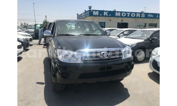 Nunua Imported Toyota Fortuner Nyeusi Gari ndani ya Import - Dubai nchini Uganda Nunua Imported Toyota Fortuner Nyeusi Gari ndani ya Import - Dubai nchini Uganda