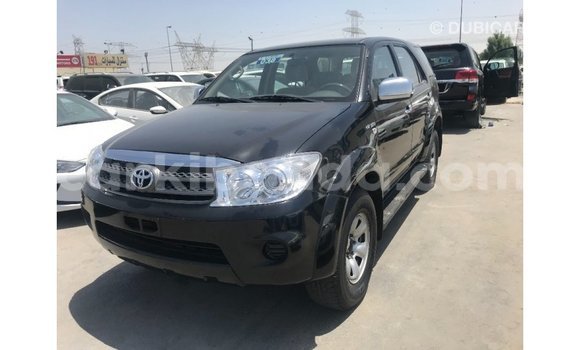 Nunua Imported Toyota Fortuner Nyeusi Gari ndani ya Import - Dubai nchini Uganda Nunua Imported Toyota Fortuner Nyeusi Gari ndani ya Import - Dubai nchini Uganda
