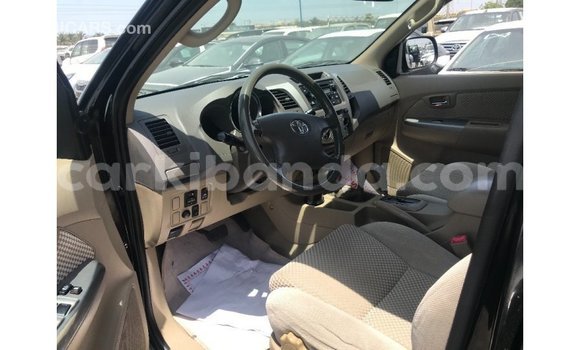 Nunua Imported Toyota Fortuner Nyeusi Gari ndani ya Import - Dubai nchini Uganda Nunua Imported Toyota Fortuner Nyeusi Gari ndani ya Import - Dubai nchini Uganda
