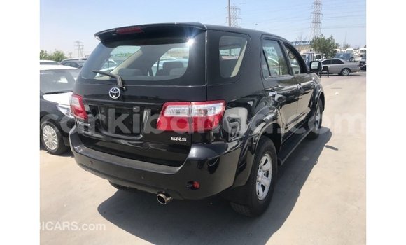 Nunua Imported Toyota Fortuner Nyeusi Gari ndani ya Import - Dubai nchini Uganda Nunua Imported Toyota Fortuner Nyeusi Gari ndani ya Import - Dubai nchini Uganda