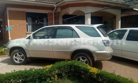 Nunua Ilio tumika Toyota Harrier Nyeupe Gari ndani ya Kampala nchini Uganda Nunua Ilio tumika Toyota Harrier Nyeupe Gari ndani ya Kampala nchini Uganda