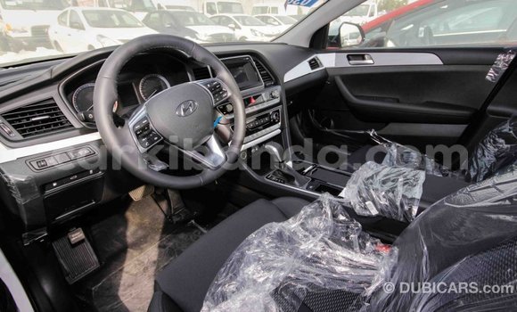 Acheter Import Voiture Hyundai Sonata Blanc à Import - Dubai, Ouganda Acheter Import Voiture Hyundai Sonata Blanc à Import - Dubai, Ouganda