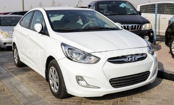 Gura Imported Hyundai Accent White Imodoka i Import - Dubai mu Uganda Gura Imported Hyundai Accent White Imodoka i Import - Dubai mu Uganda