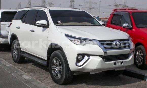 Gura Imported Toyota Fortuner White Imodoka i Import - Dubai mu Uganda Gura Imported Toyota Fortuner White Imodoka i Import - Dubai mu Uganda