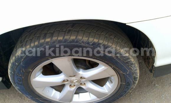 Gura Yakoze Lexus RX 300 White Imodoka i Kampala mu Uganda Gura Yakoze Lexus RX 300 White Imodoka i Kampala mu Uganda