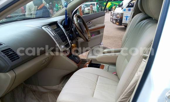 Gura Yakoze Lexus RX 300 White Imodoka i Kampala mu Uganda Gura Yakoze Lexus RX 300 White Imodoka i Kampala mu Uganda