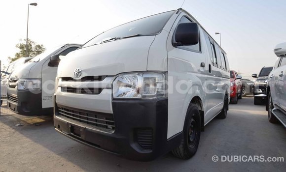Acheter Import Voiture Toyota Hiace Blanc à Import - Dubai, Ouganda Acheter Import Voiture Toyota Hiace Blanc à Import - Dubai, Ouganda