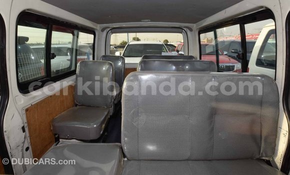 Acheter Import Voiture Toyota Hiace Blanc à Import - Dubai, Ouganda Acheter Import Voiture Toyota Hiace Blanc à Import - Dubai, Ouganda