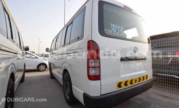 Acheter Import Voiture Toyota Hiace Blanc à Import - Dubai, Ouganda Acheter Import Voiture Toyota Hiace Blanc à Import - Dubai, Ouganda