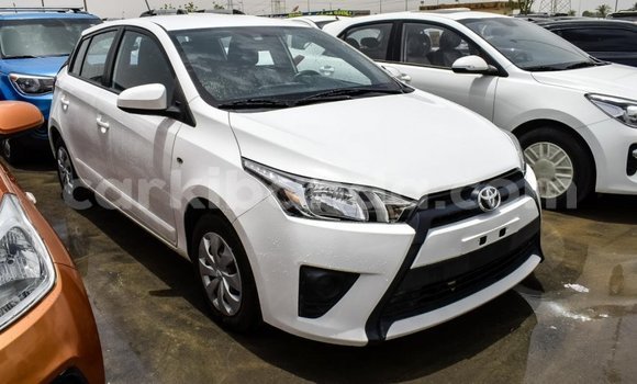Nunua Imported Toyota Yaris Nyeupe Gari ndani ya Import - Dubai nchini Uganda Nunua Imported Toyota Yaris Nyeupe Gari ndani ya Import - Dubai nchini Uganda