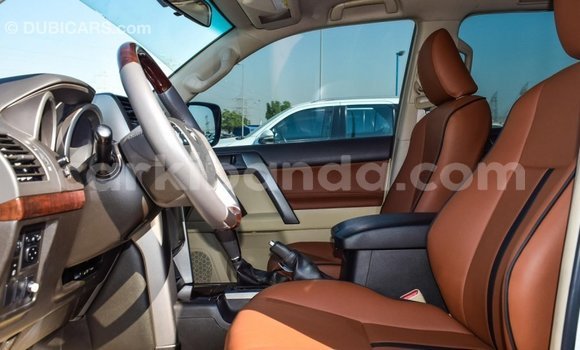 Nunua Imported Toyota Prado Nyeupe Gari ndani ya Import - Dubai nchini Uganda Nunua Imported Toyota Prado Nyeupe Gari ndani ya Import - Dubai nchini Uganda