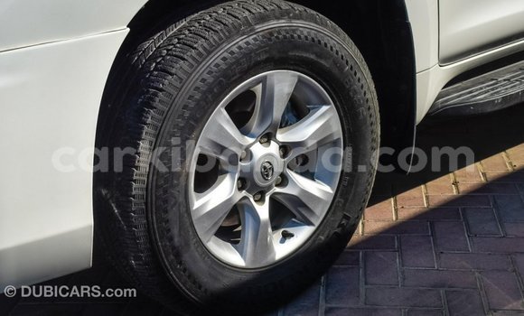 Nunua Imported Toyota Prado Nyeupe Gari ndani ya Import - Dubai nchini Uganda Nunua Imported Toyota Prado Nyeupe Gari ndani ya Import - Dubai nchini Uganda
