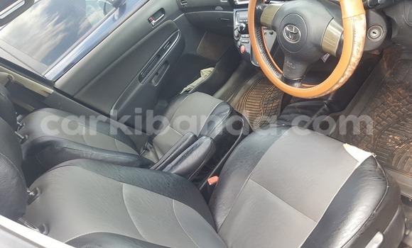 Acheter Occasion Voiture Toyota Wish Gris à Kampala, Ouganda Acheter Occasion Voiture Toyota Wish Gris à Kampala, Ouganda