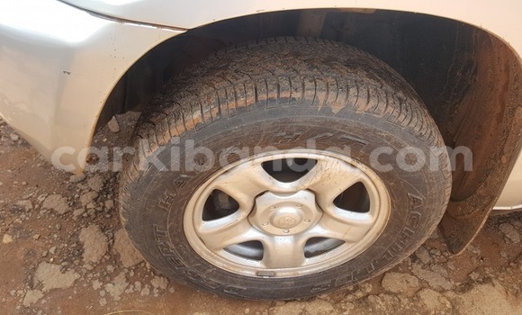 Acheter Occasion Voiture Toyota RAV4 Gris à Kampala, Ouganda Acheter Occasion Voiture Toyota RAV4 Gris à Kampala, Ouganda