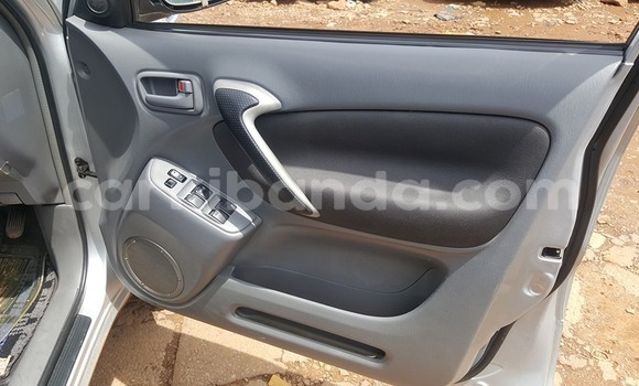 Acheter Occasion Voiture Toyota RAV4 Gris à Kampala, Ouganda Acheter Occasion Voiture Toyota RAV4 Gris à Kampala, Ouganda