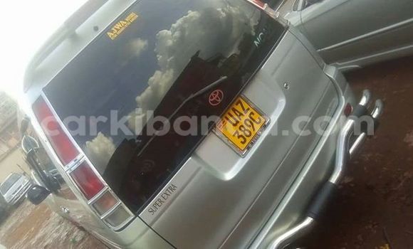 Acheter Occasion Voiture Toyota Noah Gris à Kampala, Ouganda Acheter Occasion Voiture Toyota Noah Gris à Kampala, Ouganda