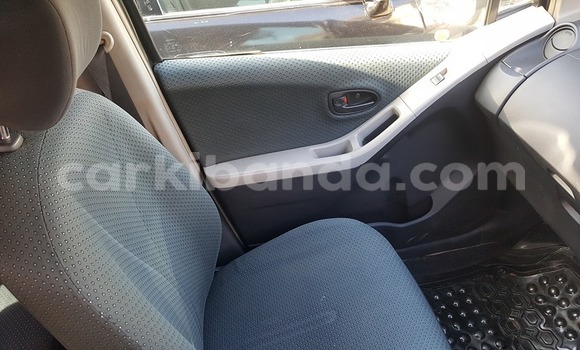 Acheter Occasion Voiture Toyota Vitz Noir à Kampala, Ouganda Acheter Occasion Voiture Toyota Vitz Noir à Kampala, Ouganda