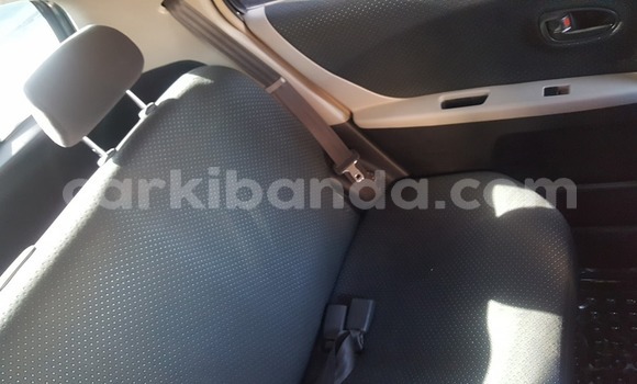 Acheter Occasion Voiture Toyota Vitz Noir à Kampala, Ouganda Acheter Occasion Voiture Toyota Vitz Noir à Kampala, Ouganda