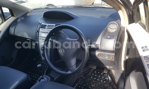 Acheter Occasion Voiture Toyota Vitz Noir à Kampala, Ouganda Acheter Occasion Voiture Toyota Vitz Noir à Kampala, Ouganda