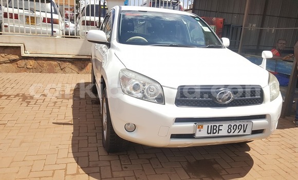 Acheter Occasion Voiture Toyota RAV4 Blanc à Kampala, Ouganda Acheter Occasion Voiture Toyota RAV4 Blanc à Kampala, Ouganda