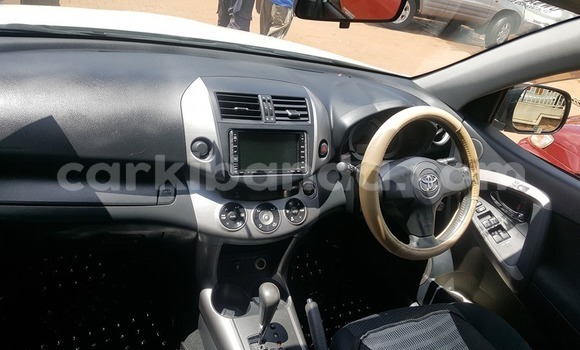 Acheter Occasion Voiture Toyota RAV4 Blanc à Kampala, Ouganda Acheter Occasion Voiture Toyota RAV4 Blanc à Kampala, Ouganda