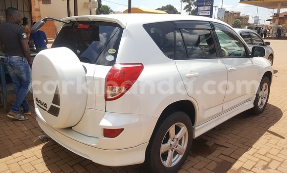 Acheter Occasion Voiture Toyota RAV4 Blanc à Kampala, Ouganda Acheter Occasion Voiture Toyota RAV4 Blanc à Kampala, Ouganda