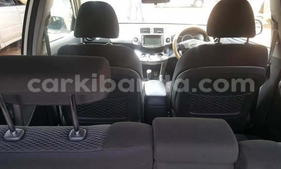 Acheter Occasion Voiture Toyota RAV4 Blanc à Kampala, Ouganda Acheter Occasion Voiture Toyota RAV4 Blanc à Kampala, Ouganda