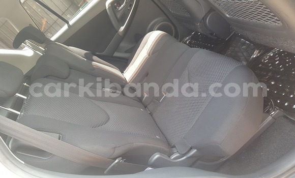 Acheter Occasion Voiture Toyota RAV4 Blanc à Kampala, Ouganda Acheter Occasion Voiture Toyota RAV4 Blanc à Kampala, Ouganda