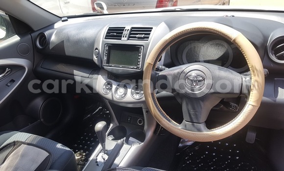 Acheter Occasion Voiture Toyota RAV4 Blanc à Kampala, Ouganda Acheter Occasion Voiture Toyota RAV4 Blanc à Kampala, Ouganda
