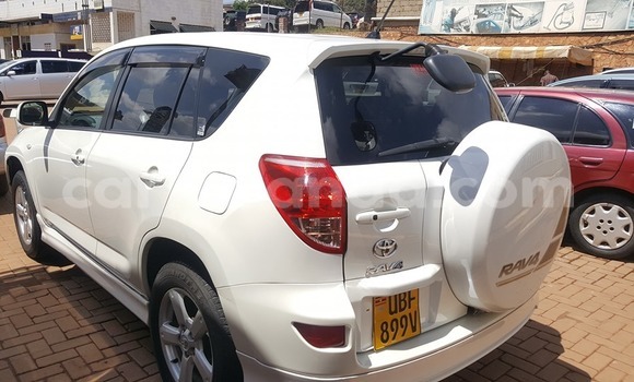 Acheter Occasion Voiture Toyota RAV4 Blanc à Kampala, Ouganda Acheter Occasion Voiture Toyota RAV4 Blanc à Kampala, Ouganda