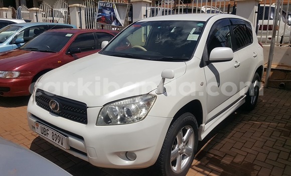 Acheter Occasion Voiture Toyota RAV4 Blanc à Kampala, Ouganda Acheter Occasion Voiture Toyota RAV4 Blanc à Kampala, Ouganda