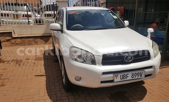 Acheter Occasion Voiture Toyota RAV4 Blanc à Kampala, Ouganda Acheter Occasion Voiture Toyota RAV4 Blanc à Kampala, Ouganda