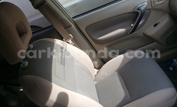 Acheter Occasion Voiture Toyota RAV4 Gris à Kampala, Ouganda Acheter Occasion Voiture Toyota RAV4 Gris à Kampala, Ouganda