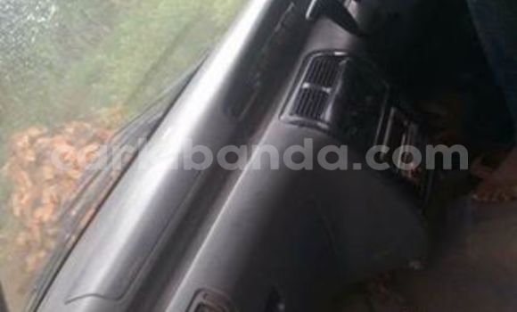 Acheter Occasion Voiture Toyota Noah Bleu à Kampala, Ouganda Acheter Occasion Voiture Toyota Noah Bleu à Kampala, Ouganda