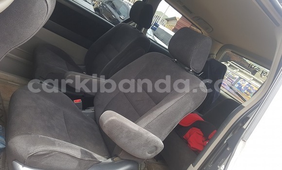 Acheter Occasion Voiture Toyota Alphard Gris à Kampala, Ouganda Acheter Occasion Voiture Toyota Alphard Gris à Kampala, Ouganda