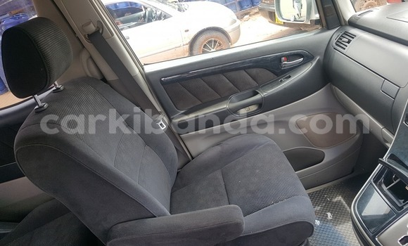 Acheter Occasion Voiture Toyota Alphard Gris à Kampala, Ouganda Acheter Occasion Voiture Toyota Alphard Gris à Kampala, Ouganda