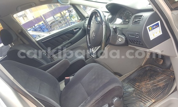 Acheter Occasion Voiture Toyota Alphard Gris à Kampala, Ouganda Acheter Occasion Voiture Toyota Alphard Gris à Kampala, Ouganda