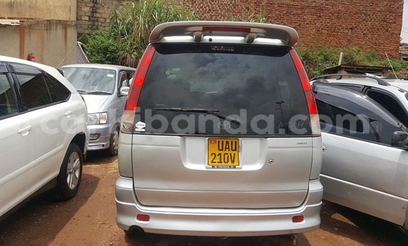 Acheter Occasion Voiture Toyota Noah Gris à Kampala, Ouganda Acheter Occasion Voiture Toyota Noah Gris à Kampala, Ouganda