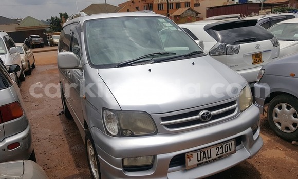Acheter Occasion Voiture Toyota Noah Gris à Kampala, Ouganda Acheter Occasion Voiture Toyota Noah Gris à Kampala, Ouganda