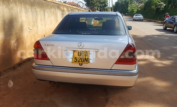 Acheter Occasion Voiture Mercedes‒Benz C–Class Gris à Kampala, Ouganda Acheter Occasion Voiture Mercedes‒Benz C–Class Gris à Kampala, Ouganda